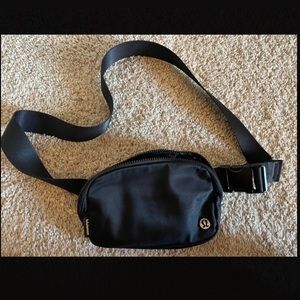 Lululemon Everywhere Black Belt Bag